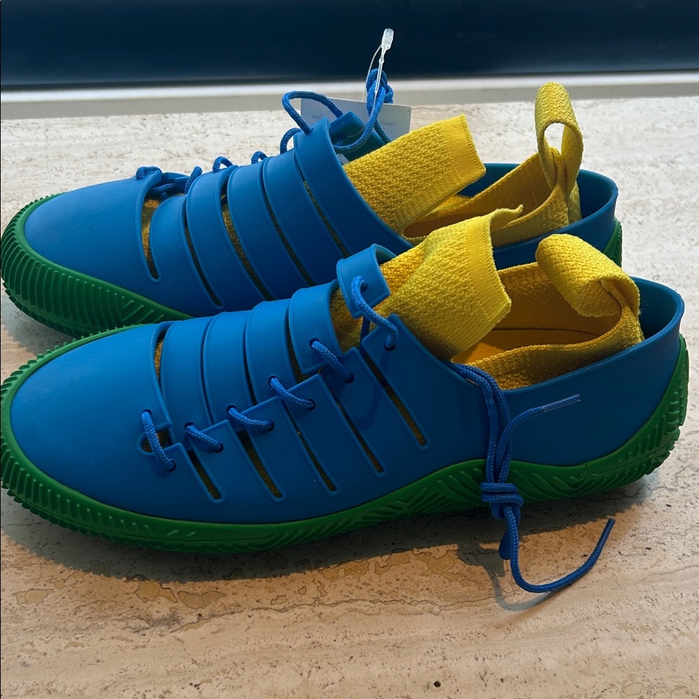 NEW 🆕 Bottega Veneta Climber 10mm Vibrant Blue and Green Rubber Sneakers size 35 - Picture 8 of 11
